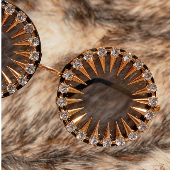 NWT PrettyLittleThing Black Diamanté Spike Detail Round Sunglasses - Picture 3 of 8